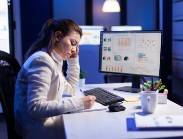 How Instagram Counts Views on Your Reels: Everything You Need to Know